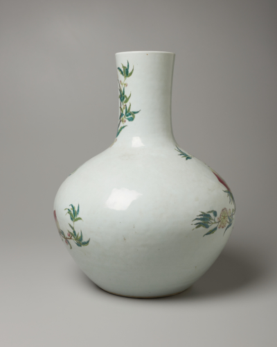 China%2C%20Jiangxi%20province%2C%20Jingdezhen%20kilns%2C%20%3Cb%3E%3Ci%3E%20Famille%20Rose%20Nine%20Peaches%20Vase%3C%2Fi%3E%3C%2Fb%3E%2C%2019th%20century%2C%20porcelain%20with%20overglaze%20enamel%20painting%20with%20Dai%20Qing%20Qianlong%20nian%20zhi%20%28made%20during%20the%20Qianlong%20reign%29%20in%20underglaze%20blue%2C%20Gift%20of%20Mrs.%20Margaret%20Petti%2C%20public%20domain%2C%2094.24.1